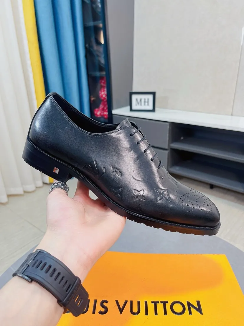 Men's Men's Shoes 💰480🌹🌹《Lv》The latest and most popular casual business leather shoes, top brands [Seduce] Luxury ~ Purchasing, [Strong] The uppers are made of imported patent leather with printed original material ➕ Genuine leather lining (•) fine workmanship. The original stylish and stylish soft rubber wear-resistant and non-slip outsole is light and comfortable on the feet. The real thing looks better in real life. 38-44, 45 can be customized.